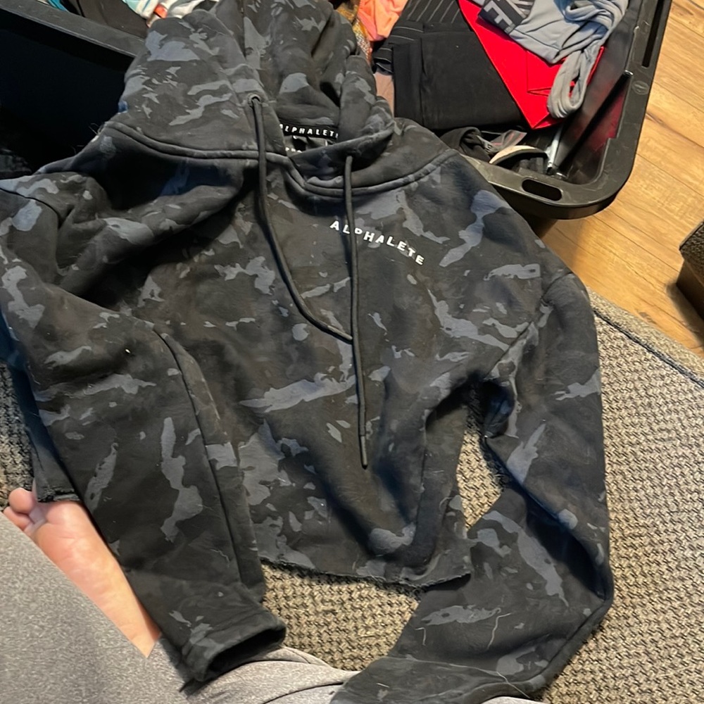Camo alphalete cropped hoodie only worn a couple times size XS
